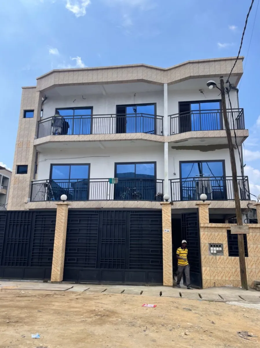 IMMEUBLE A VENDRE MAKEPE 300m2 Lea Group Sarl Cameroun