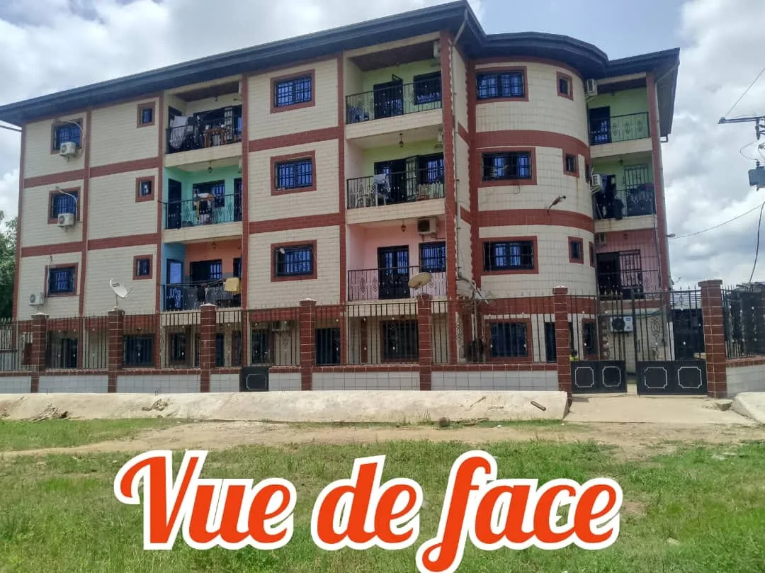 Magnifique opportunité d'immeuble à vendre à yassa à 50m du goudron   au Cameroun