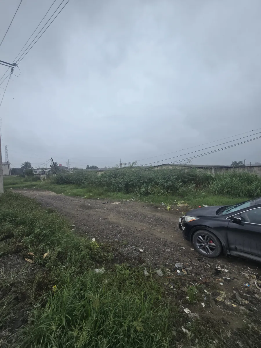 Terrain commercial titré à vendre yassa Société Générale 1 hectare 5000m2 — Léa Group au Cameroun
