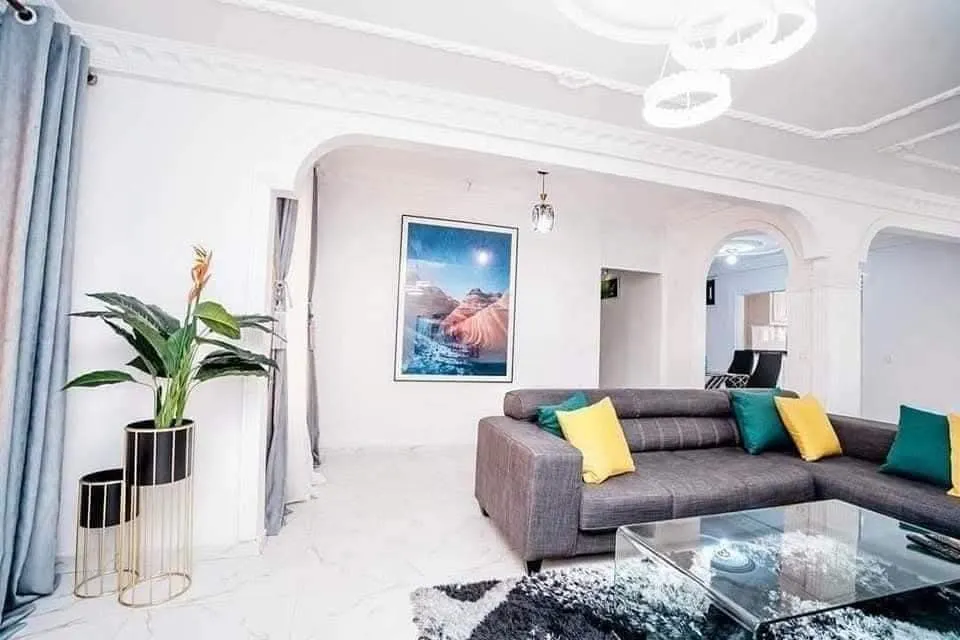 VILLA MEUBLEE HAUT STANDING A LOUER MAKEPE PETIT PAYS — Léa Group au Cameroun