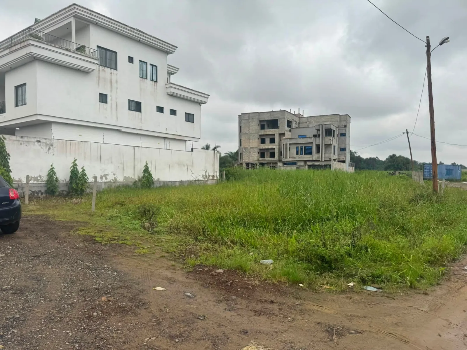 Terrain titré à vendre a bonamoussadi denver superficie 500 et 300m2 — Léa Group au Cameroun