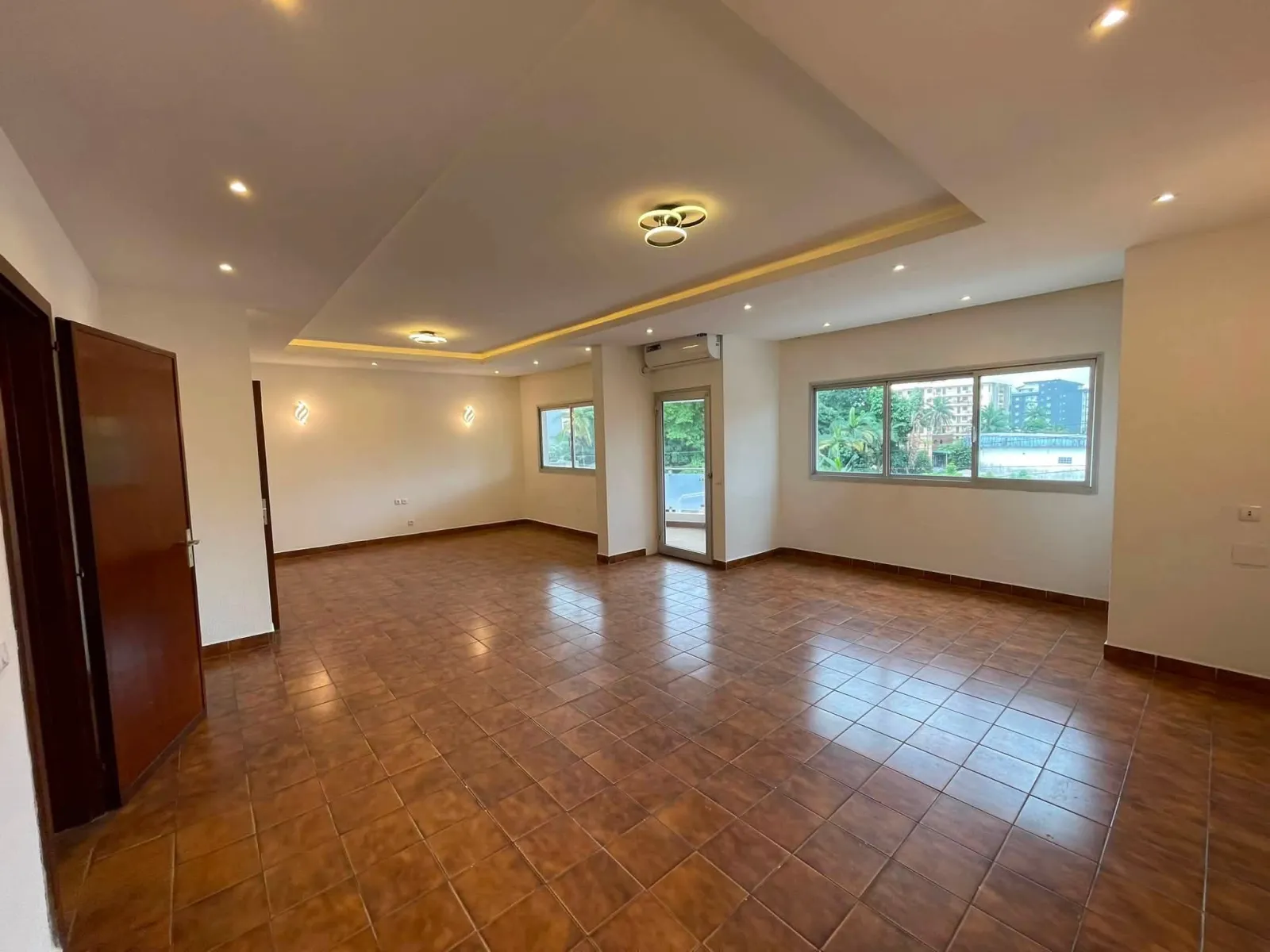 APPARTEMENT HAUT STANDING A LOUER DOUALA BONAPRISO 03 Chambres — Léa Group au Cameroun