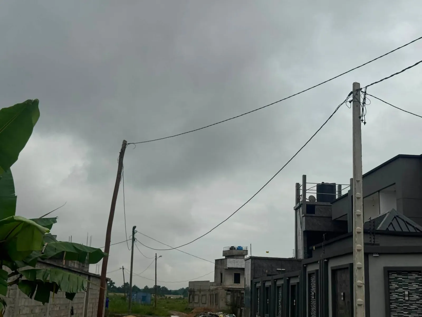 Terrain titré à vendre a bonamoussadi denver superficie 500 et 300m2 — Léa Group au Cameroun