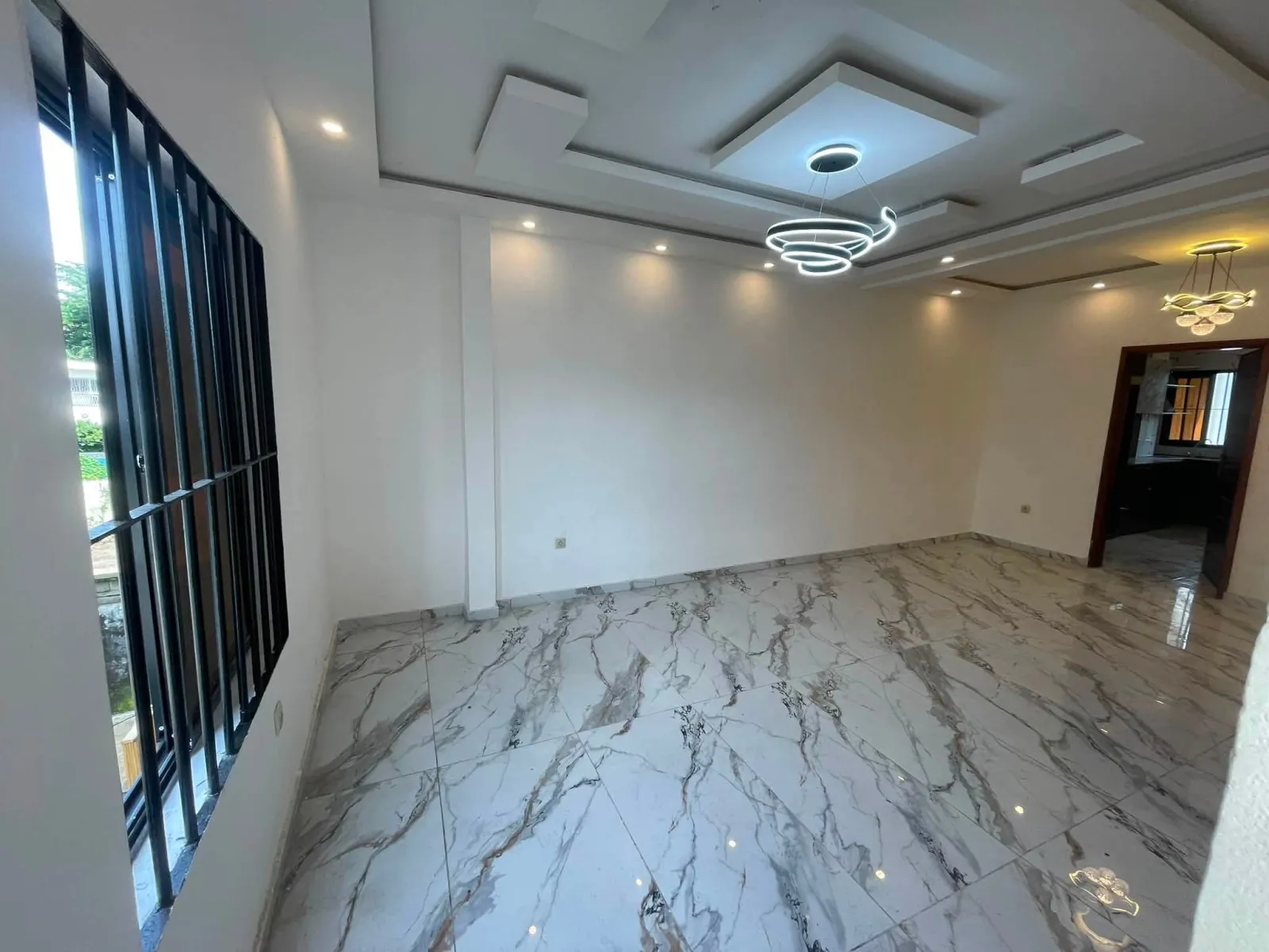 ▪️MAGNIFIQUE #STUDIO À LOUER  📍DOUALA, QUARTIER #BONAPRISO — Léa Group au Cameroun