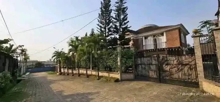 Duplex haut standing à vendre a Douala Bonamoussadi denver  — Léa Group au Cameroun