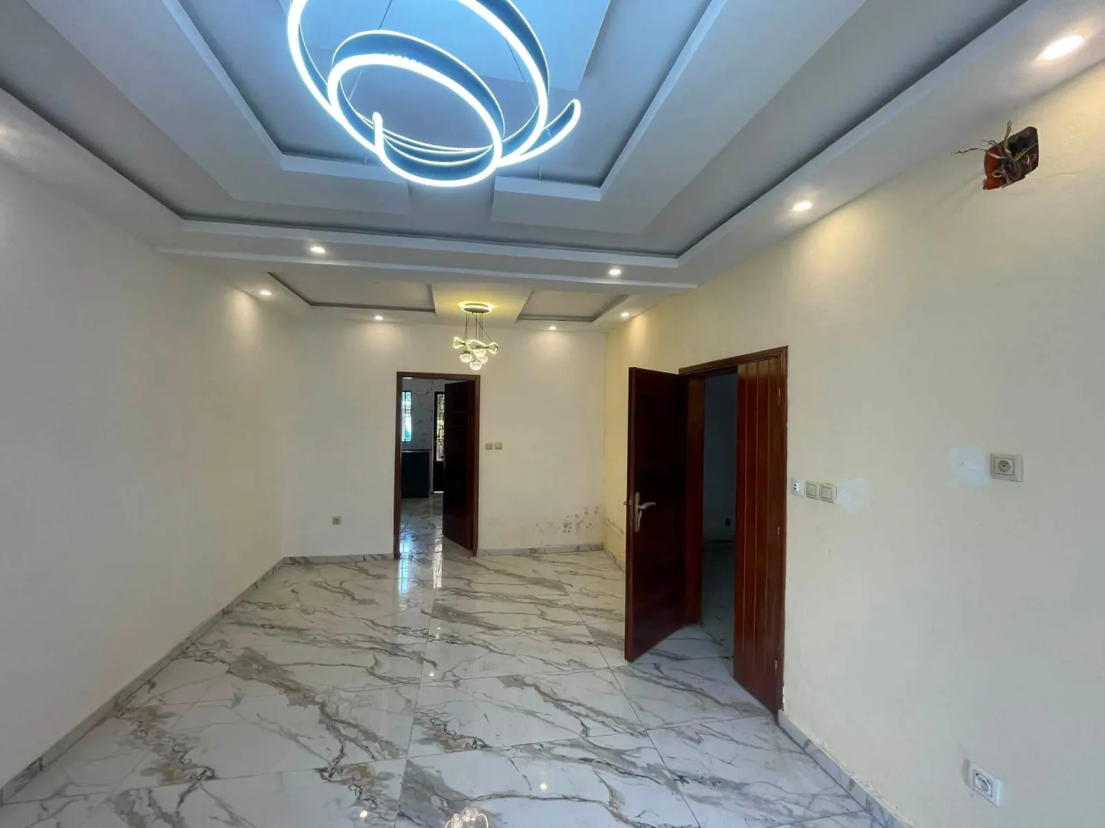 ▪️MAGNIFIQUE #STUDIO À LOUER  📍DOUALA, QUARTIER #BONAPRISO — Léa Group au Cameroun