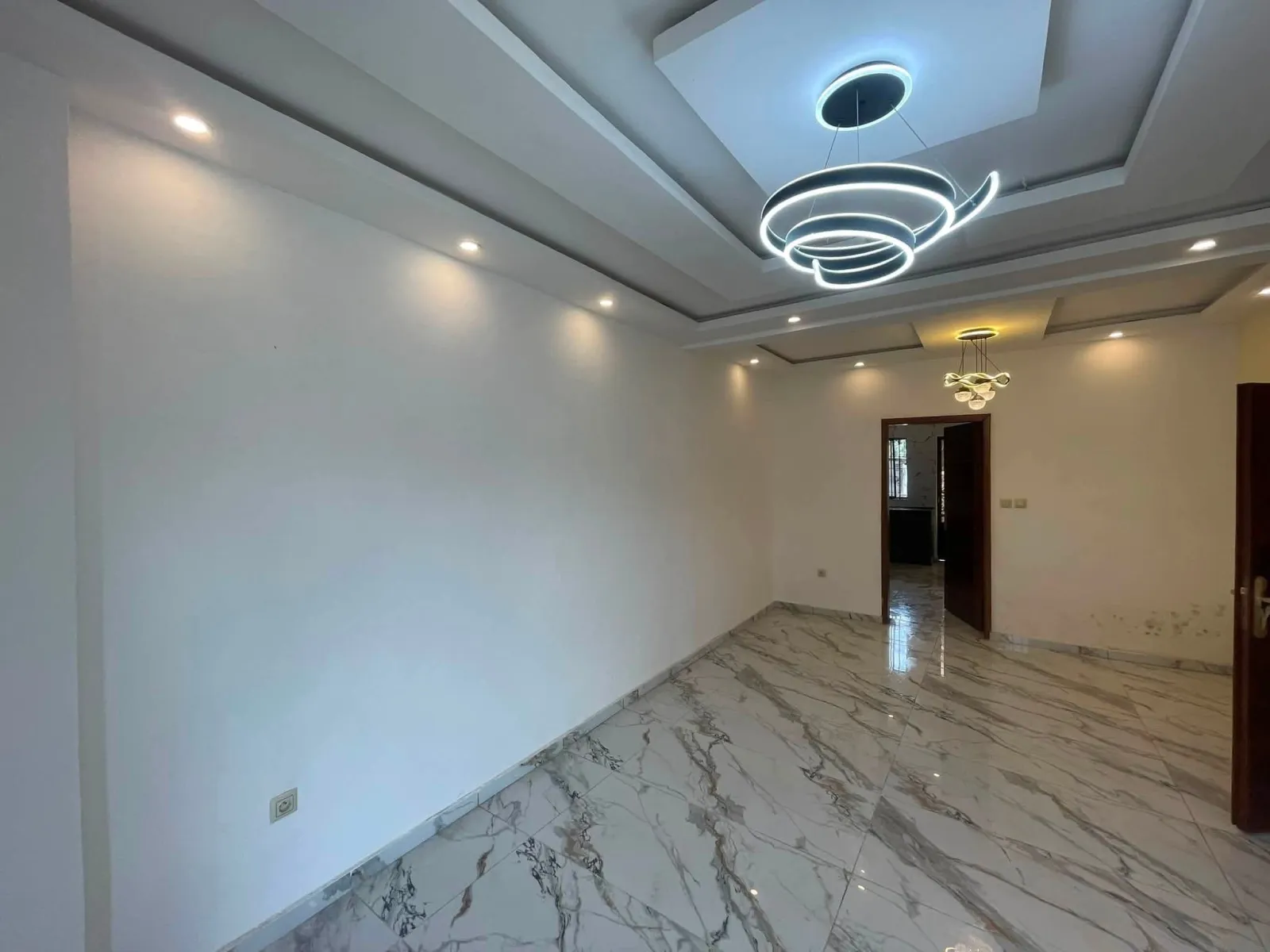 ▪️MAGNIFIQUE #STUDIO À LOUER  📍DOUALA, QUARTIER #BONAPRISO — Léa Group au Cameroun