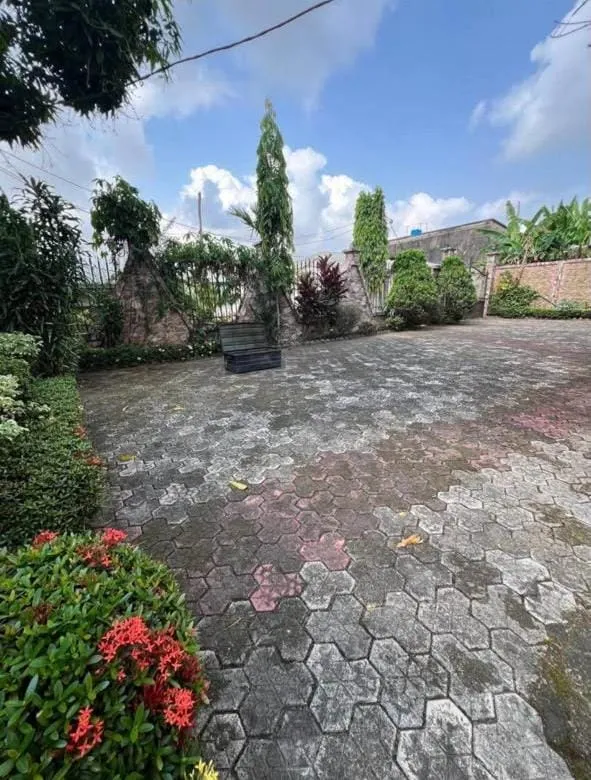  À Louer – Somptueux Duplex avec Dépendance | Douala – Logbessou — Léa Group au Cameroun