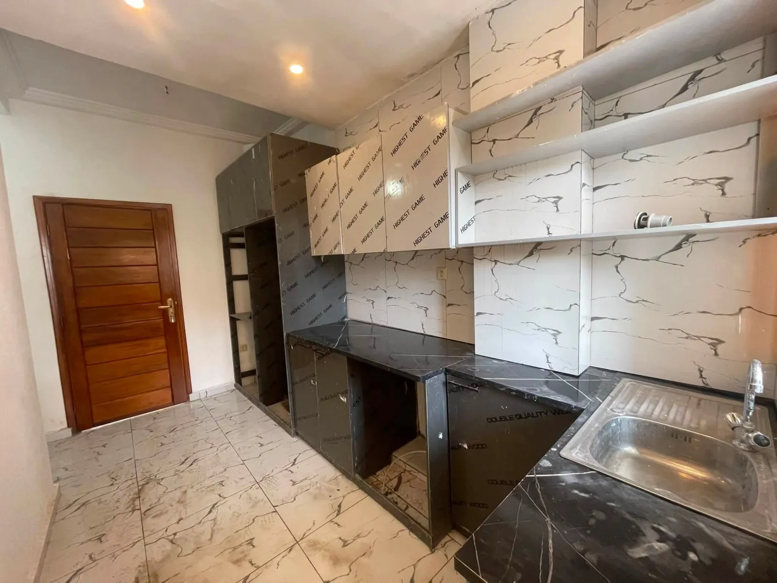 ▪️MAGNIFIQUE #STUDIO À LOUER  📍DOUALA, QUARTIER #BONAPRISO — Léa Group au Cameroun