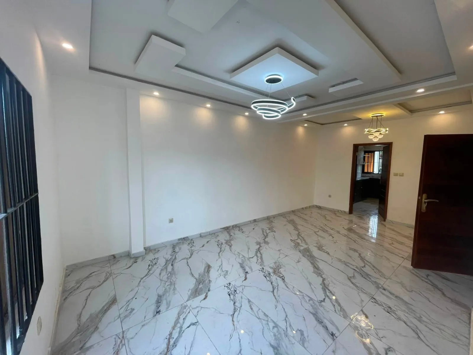 ▪️MAGNIFIQUE #STUDIO À LOUER  📍DOUALA, QUARTIER #BONAPRISO — Léa Group au Cameroun