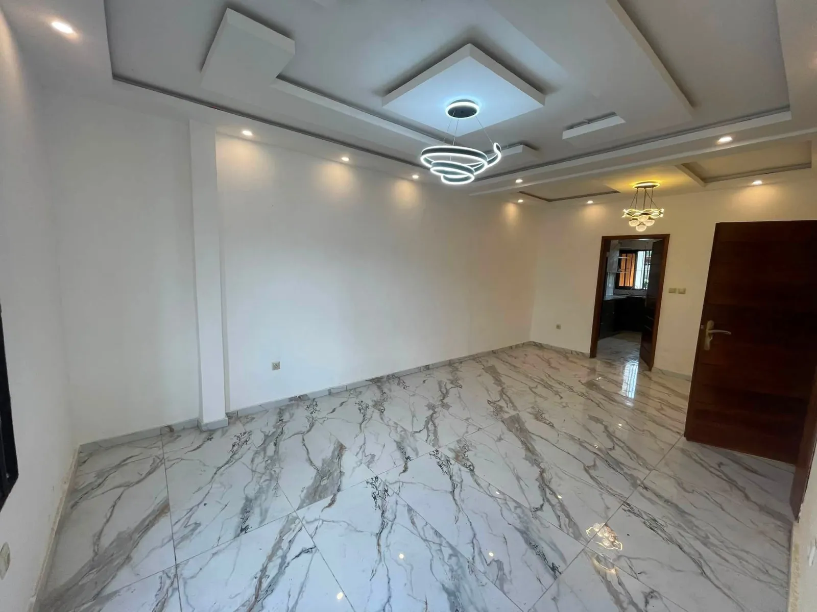 ▪️MAGNIFIQUE #STUDIO À LOUER  📍DOUALA, QUARTIER #BONAPRISO — Léa Group au Cameroun