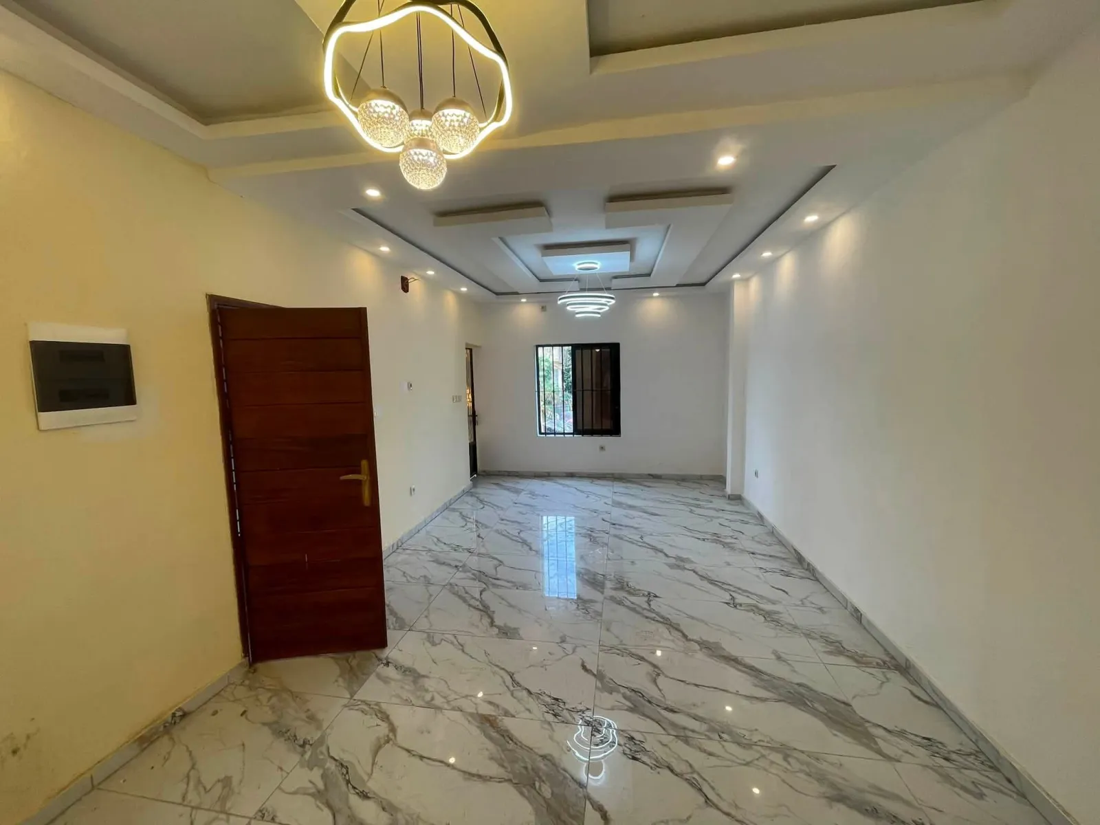 ▪️MAGNIFIQUE #STUDIO À LOUER  📍DOUALA, QUARTIER #BONAPRISO — Léa Group au Cameroun